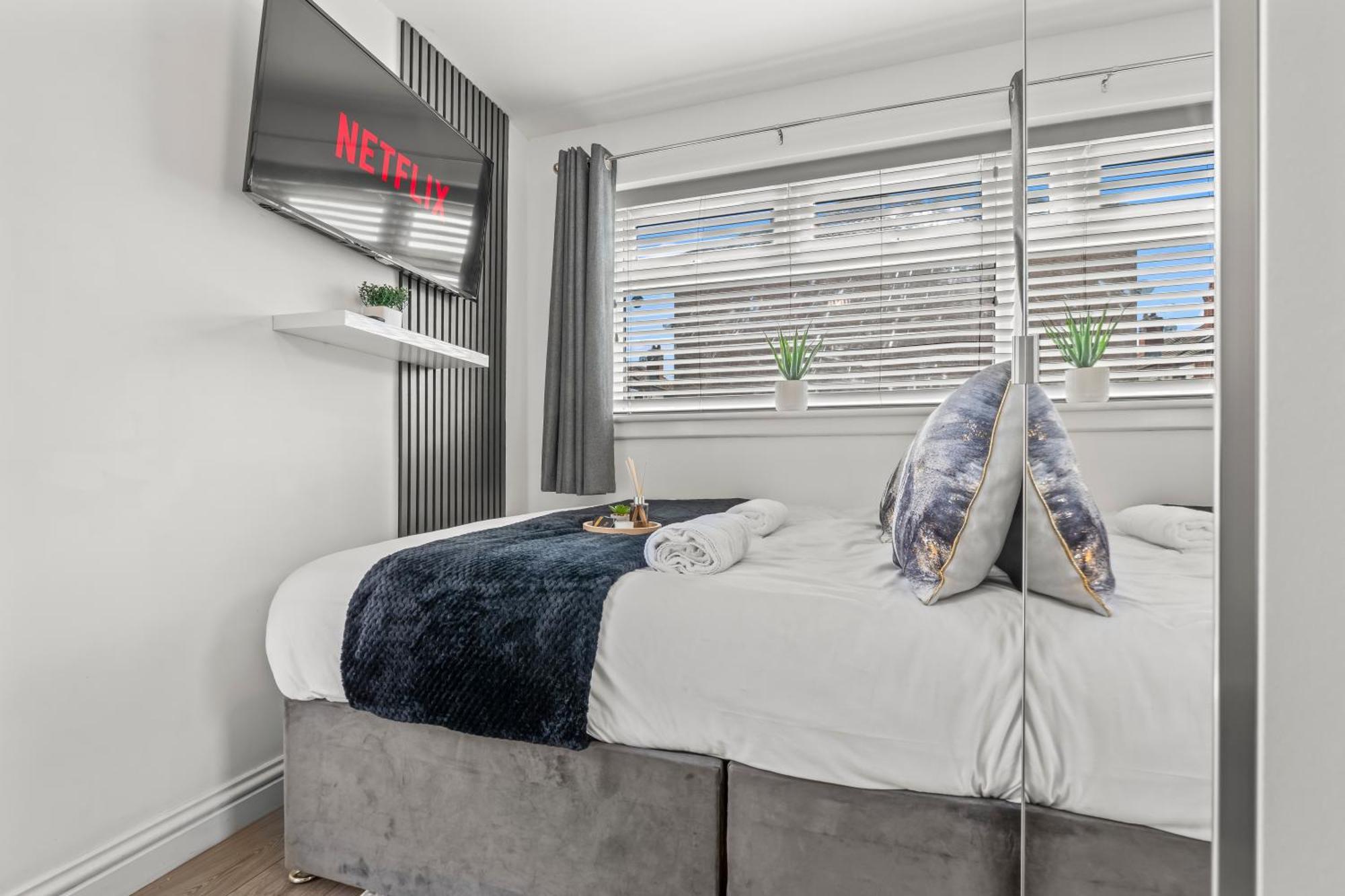 Centre House, Parking With Ev, Free Wifi, Netflix Apartment *