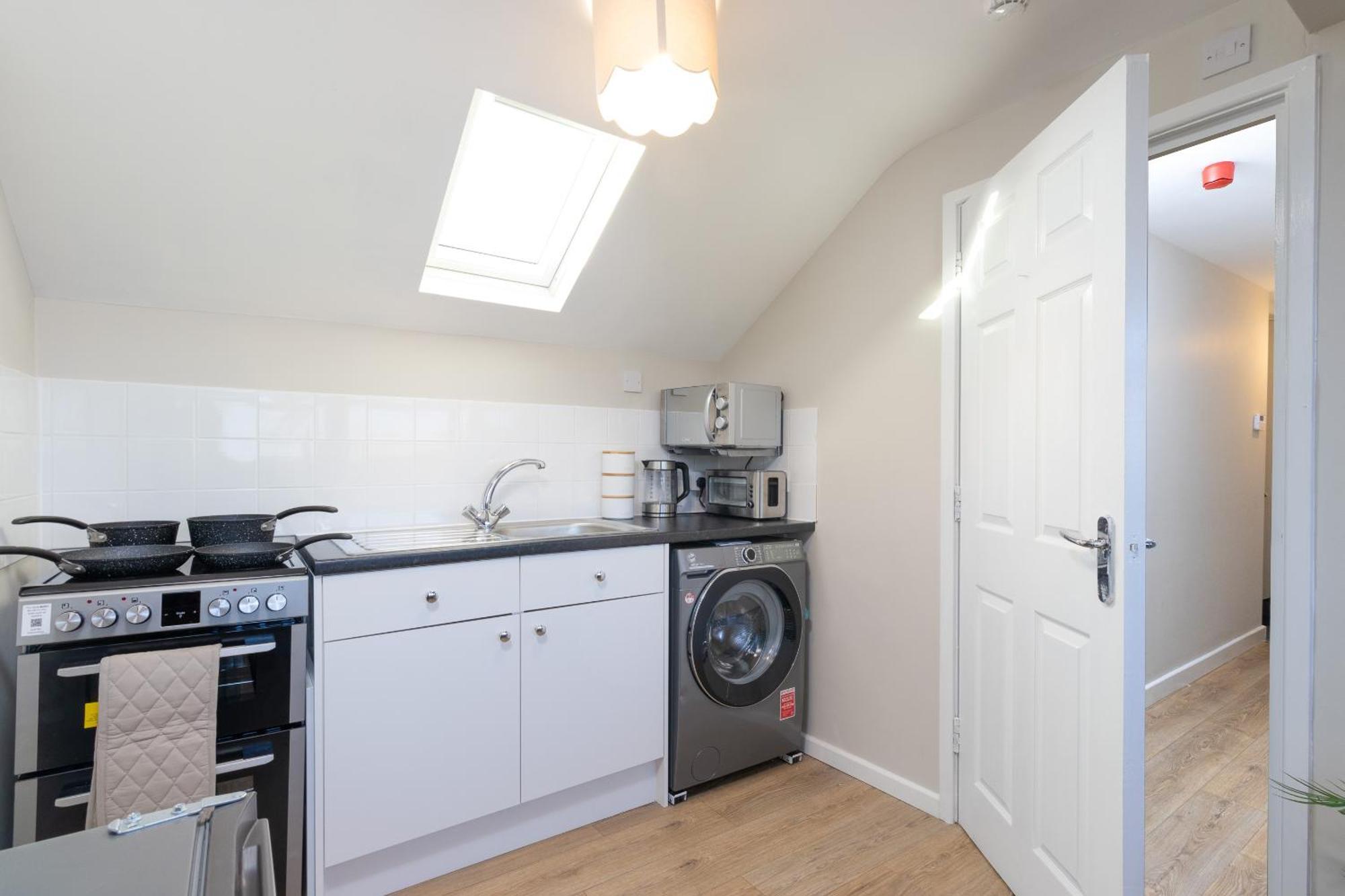 Cosy 2 Bed Free Parking Apartment Coventry