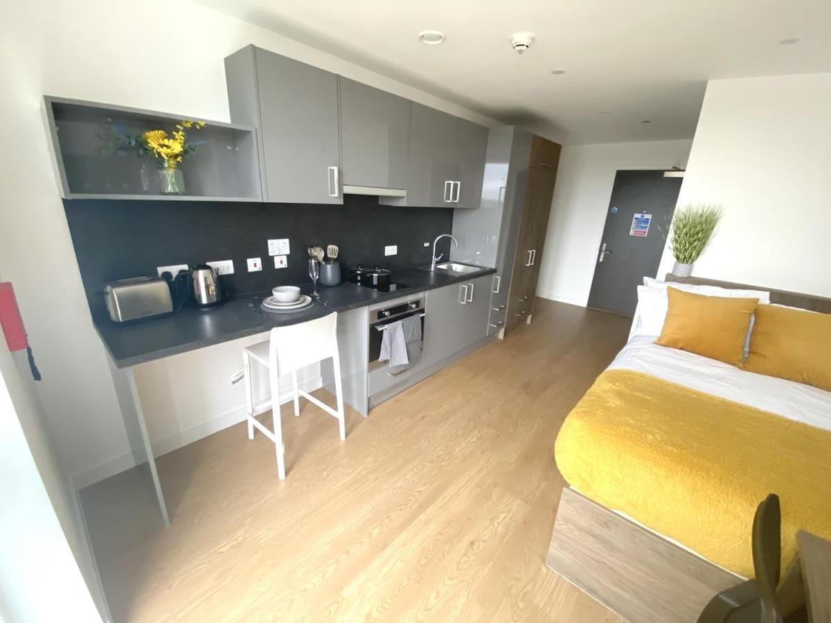 For Students Only The Oaks In Apartment Coventry