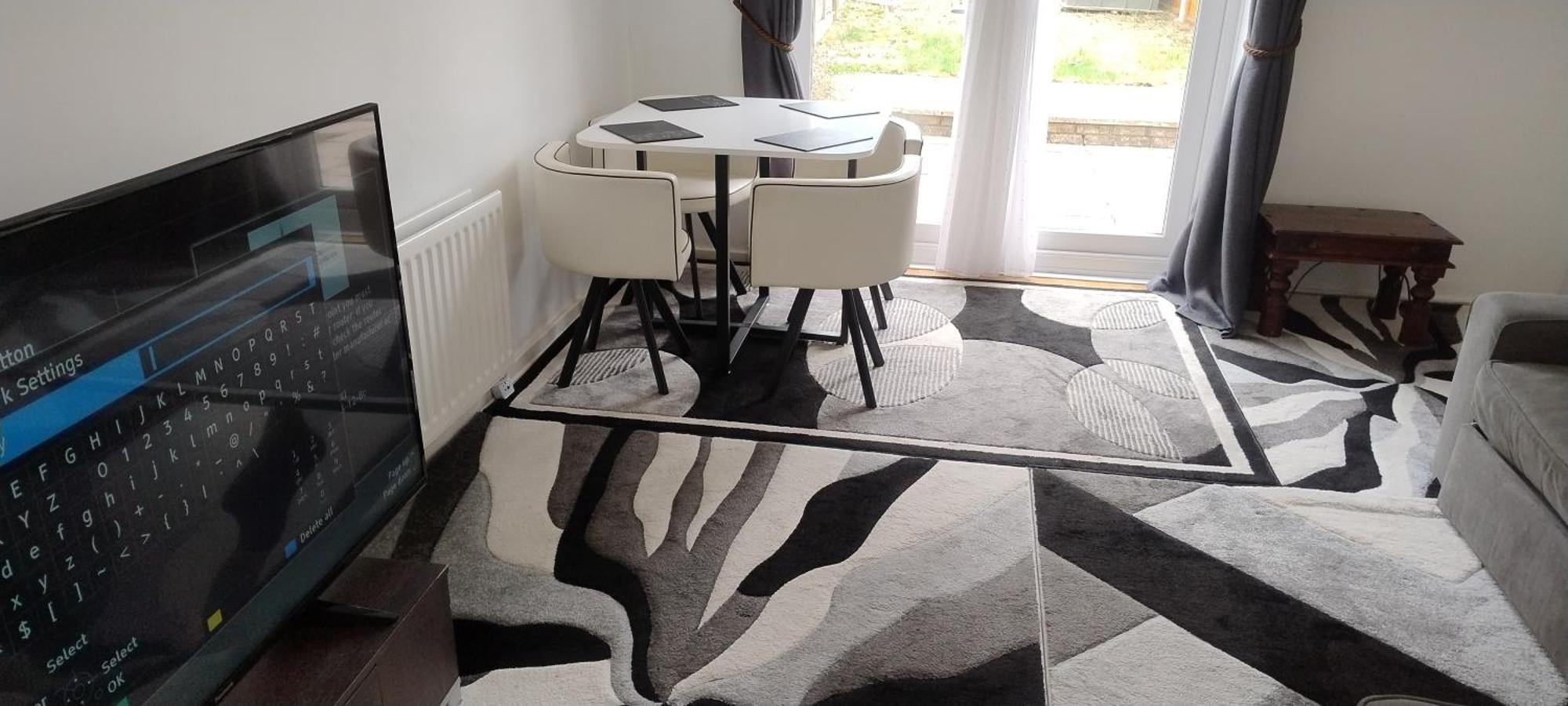 Holiday home Entire 2 Bedroom With Parking In Coventry, Uk *