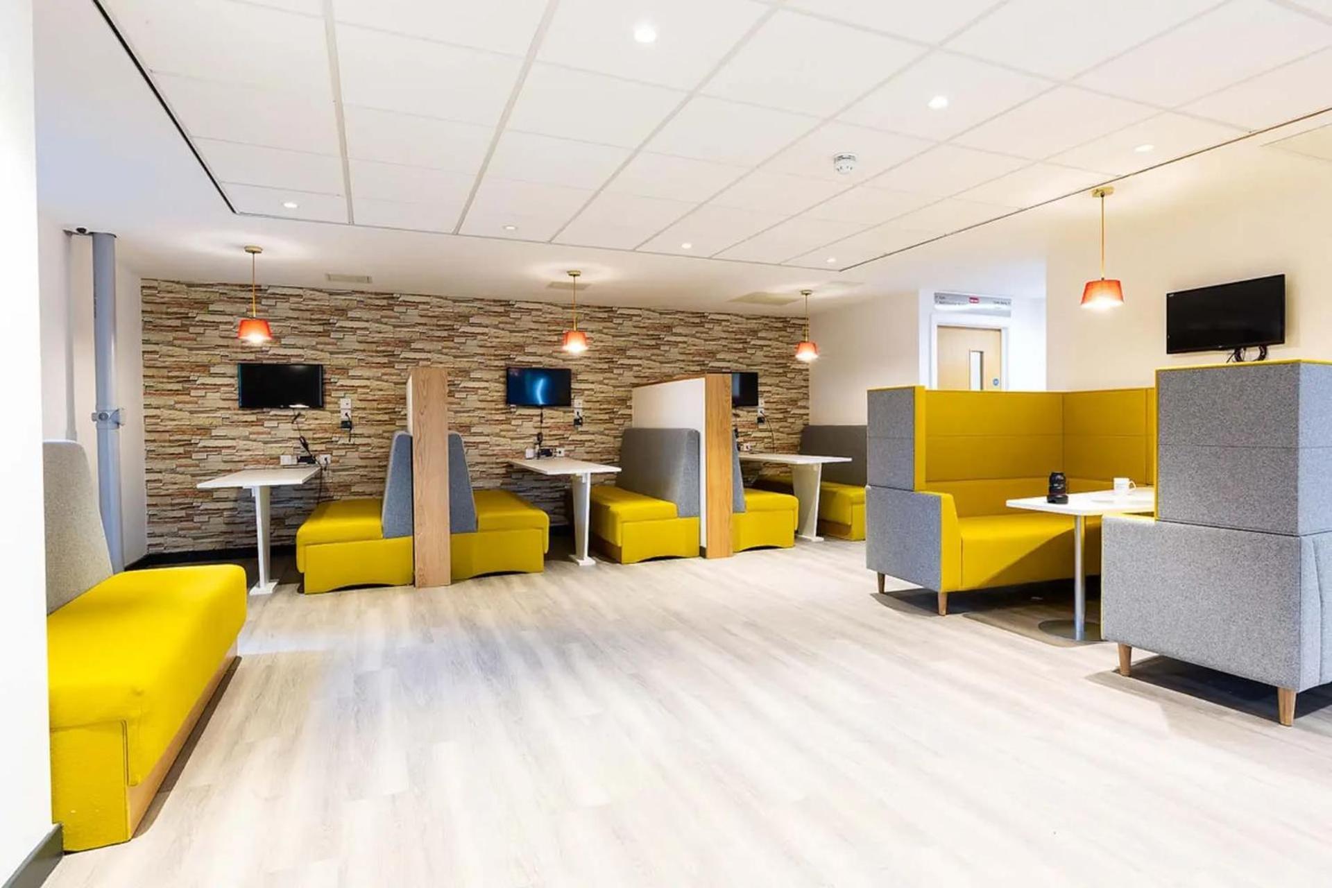 Student Only Contemporary At Abbey House In Apartment