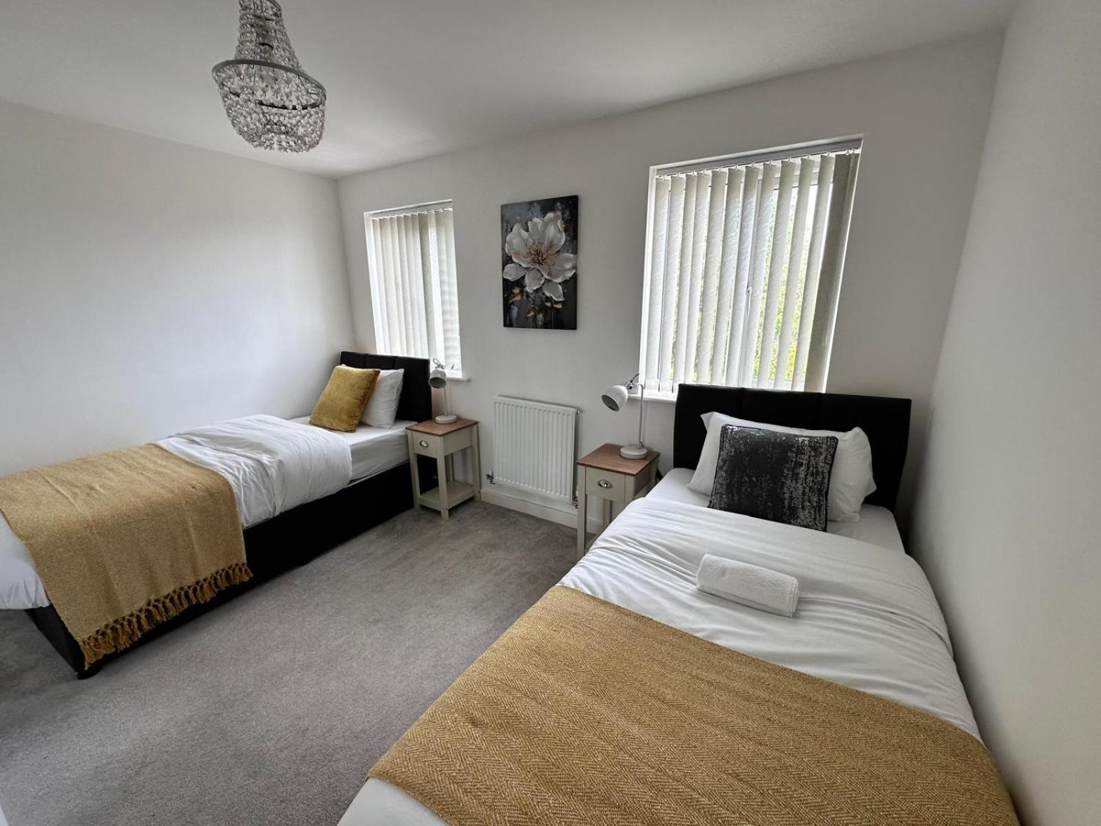 Spacious Luxurious Serviced 8 Coventry