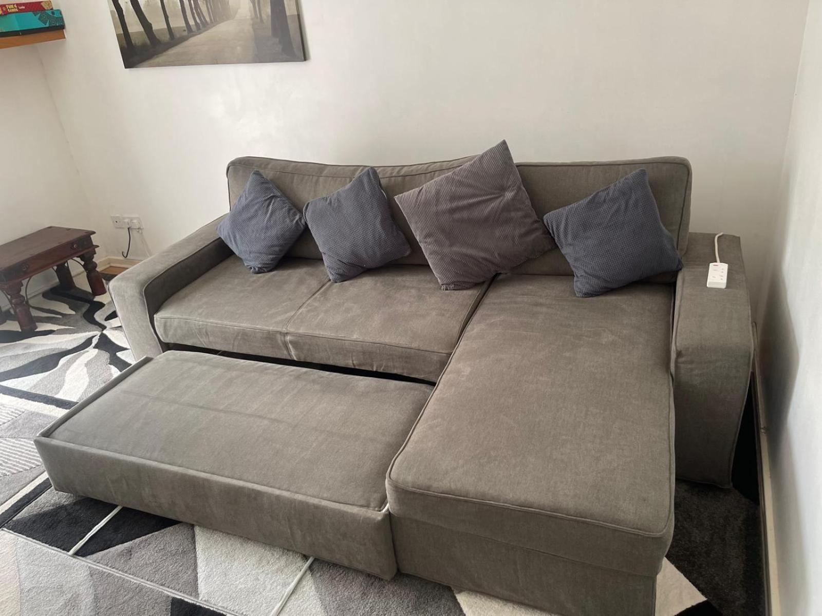 Entire 2 Bedroom With Parking In Coventry, Uk