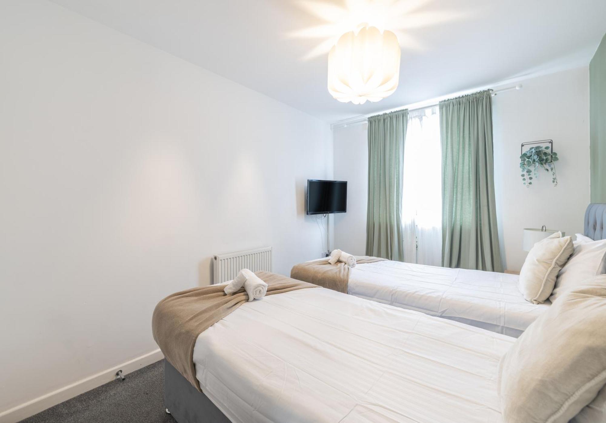 Apartment Gated Parking L 2bd Flat Coventry