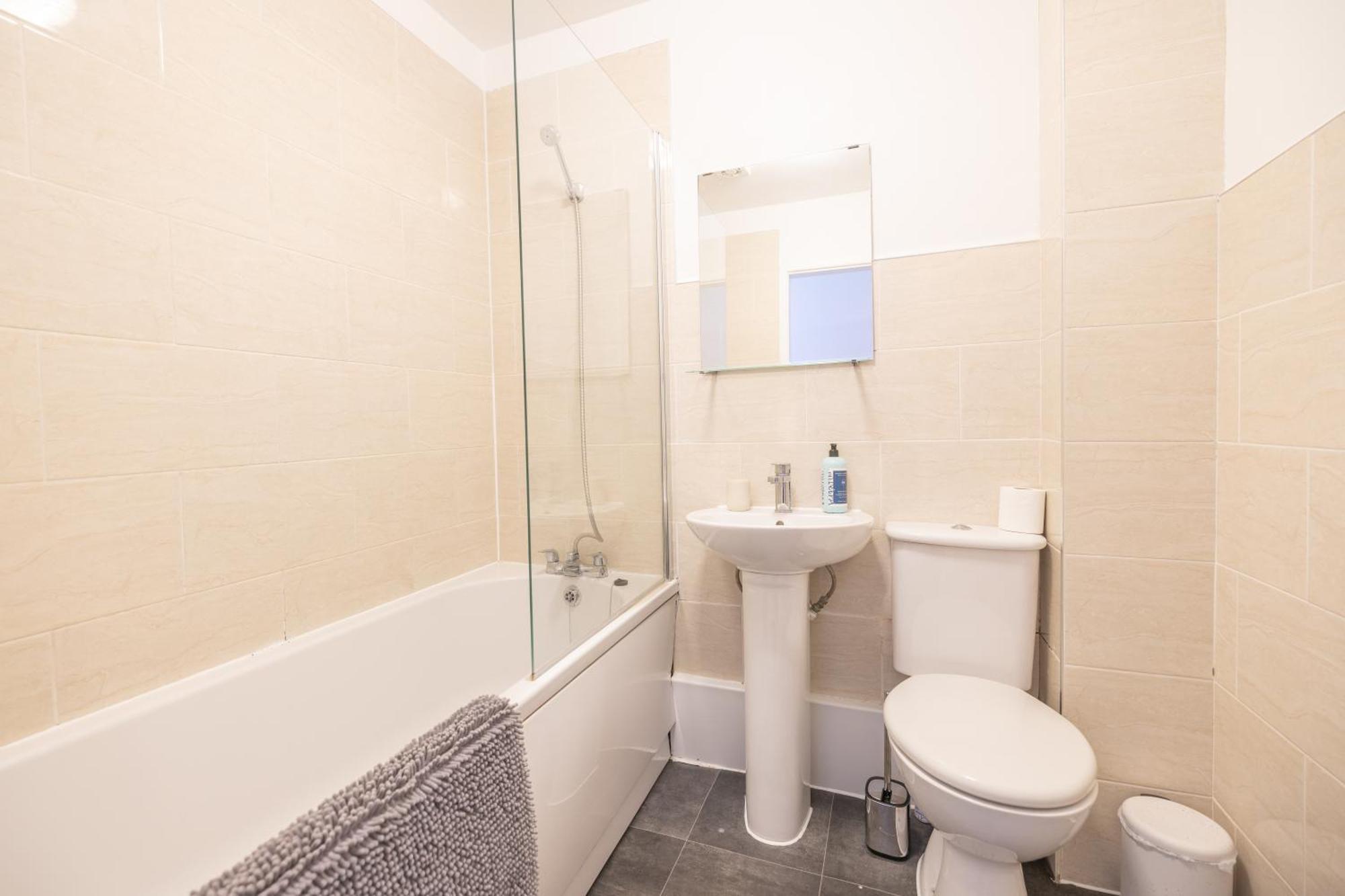 Gated Parking L 2bd Flat Apartment