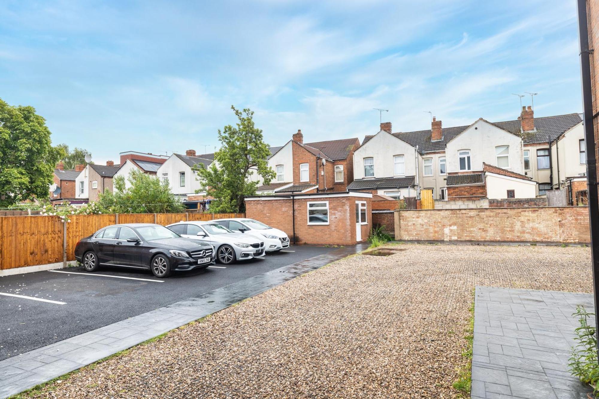Gated Parking L 2bd Flat *