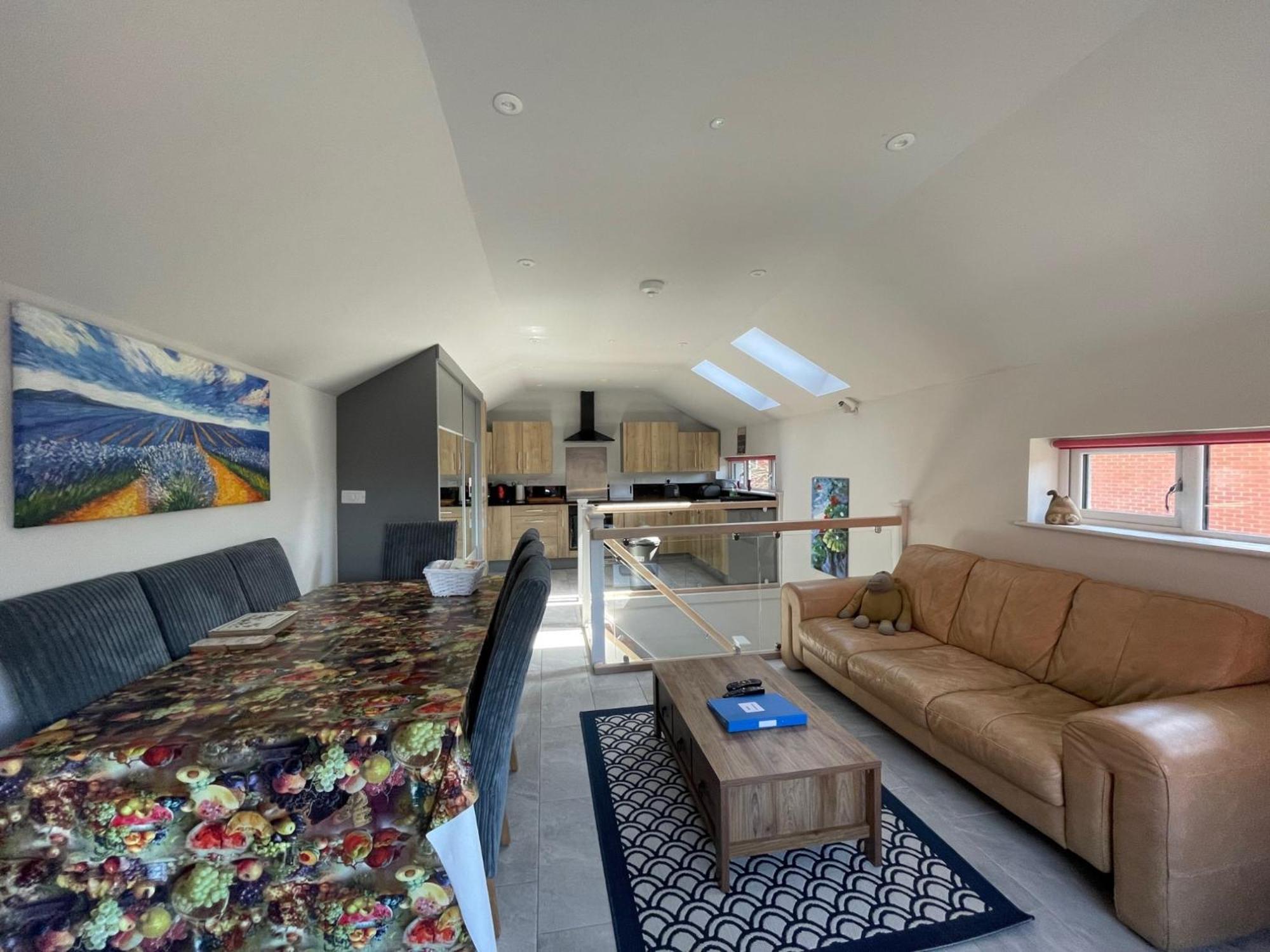 Holiday home Entire Cottage Close To Coventry City Centre With 4 En Suite Bedrooms And Gated Parking Coventry