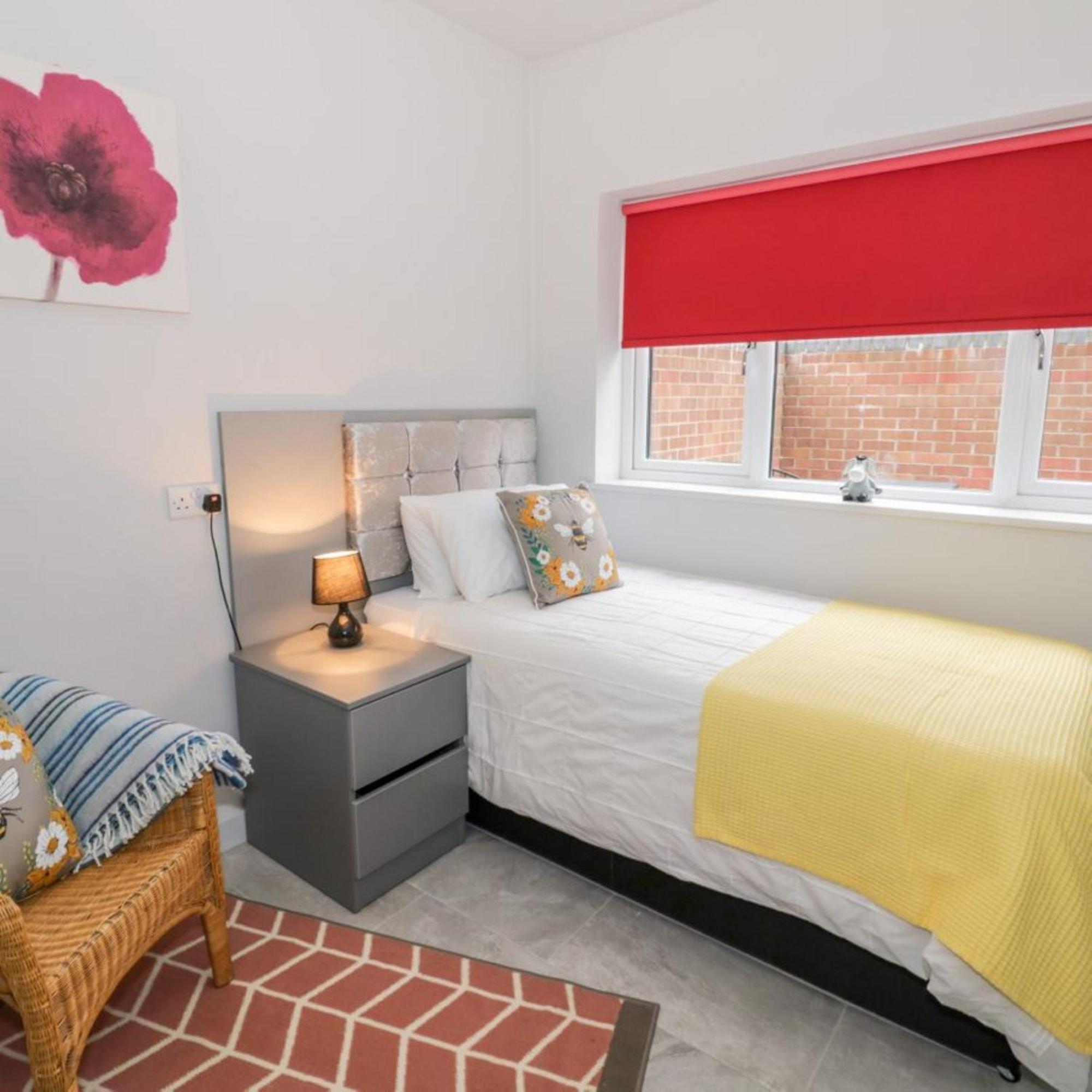 Holiday home Entire Cottage Close To Coventry City Centre With 4 En Suite Bedrooms And Gated Parking *