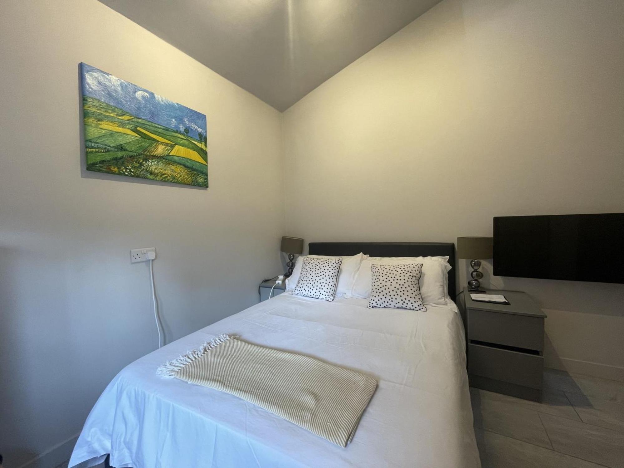 Holiday home Entire Cottage Close To Coventry City Centre With 4 En Suite Bedrooms And Gated Parking Coventry