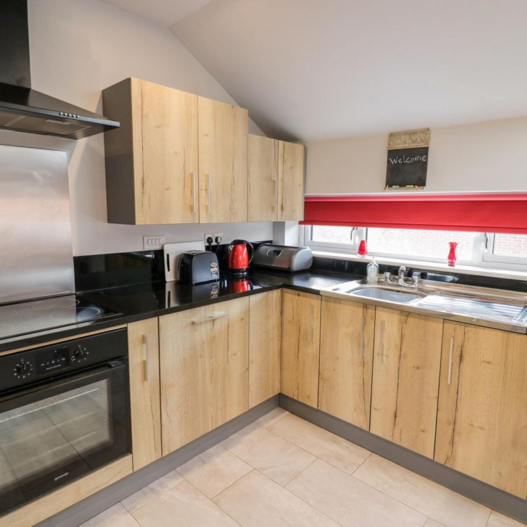 Holiday home Entire Cottage Close To Coventry City Centre With 4 En Suite Bedrooms And Gated Parking