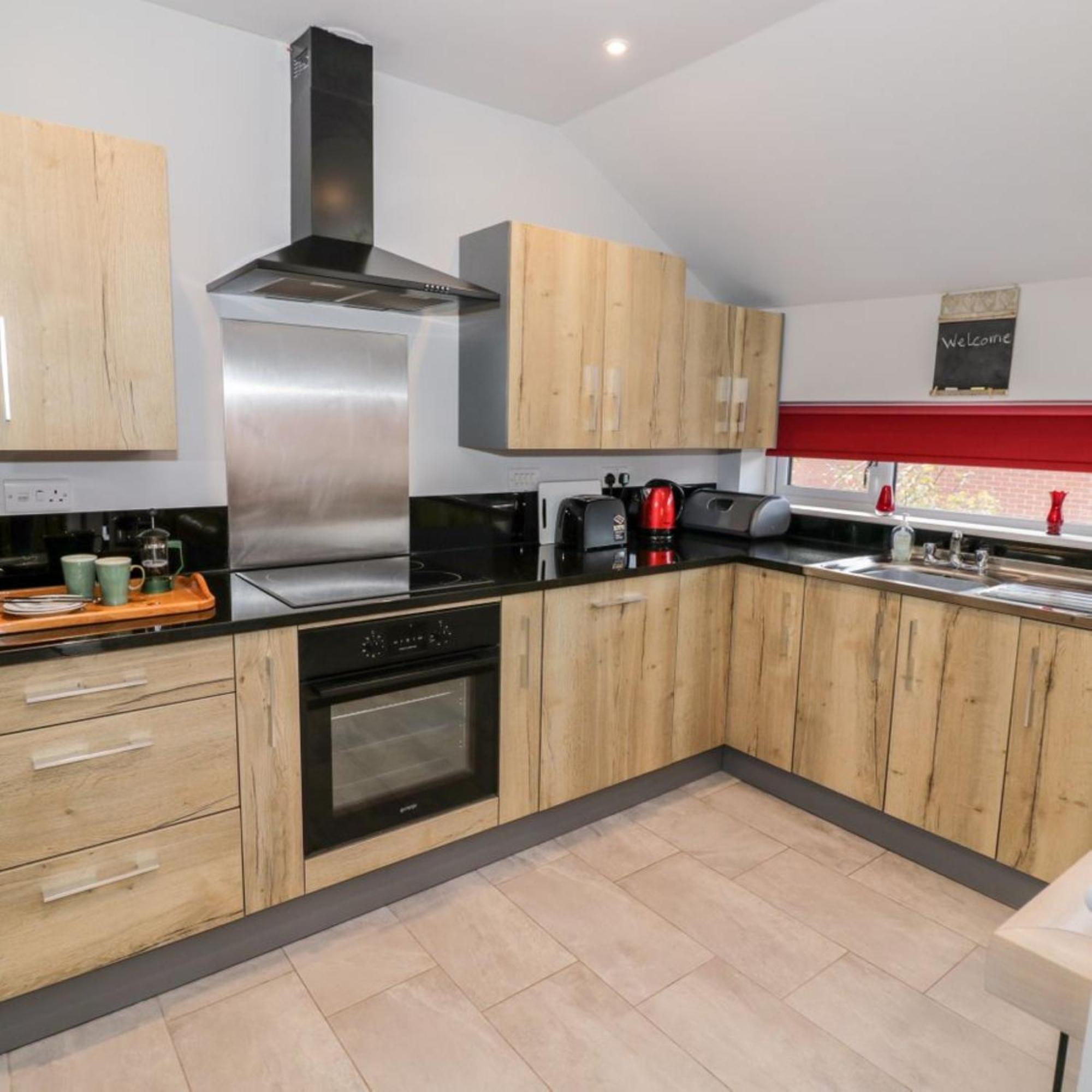 Entire Cottage Close To Coventry City Centre With 4 En Suite Bedrooms And Gated Parking Holiday home Coventry