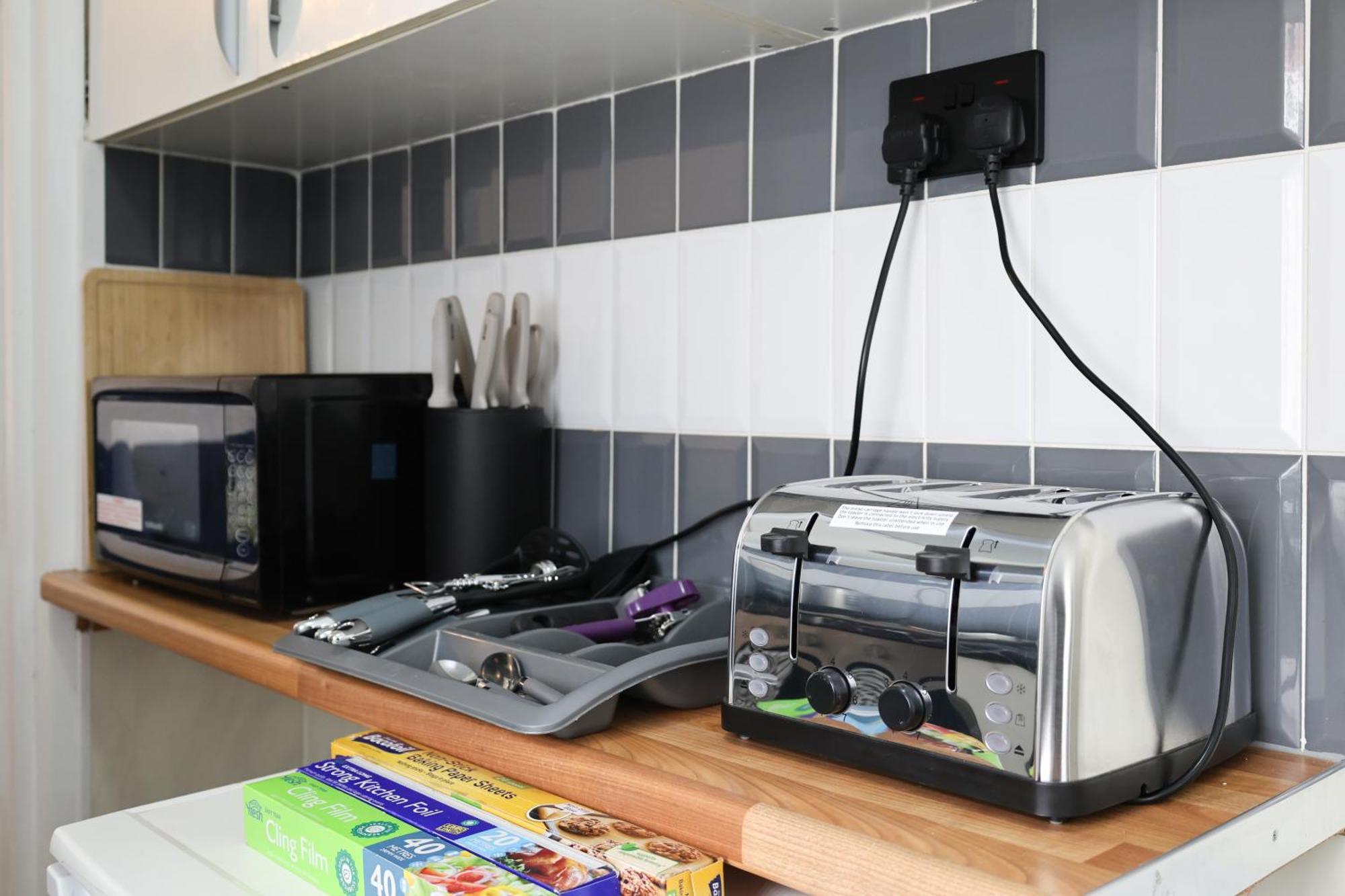 Holiday home Charming 2 Bed With Fast Wi-Fi Coventry