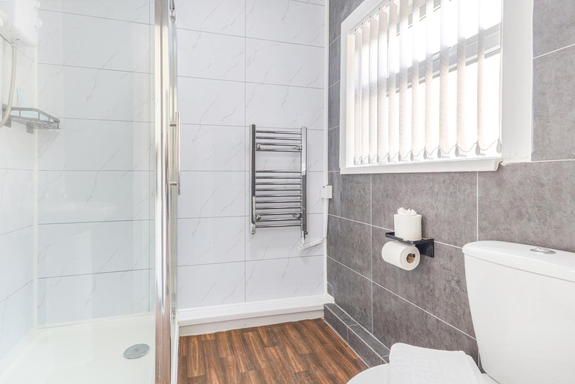 Charming 2 Bed With Fast Wi-Fi * Coventry