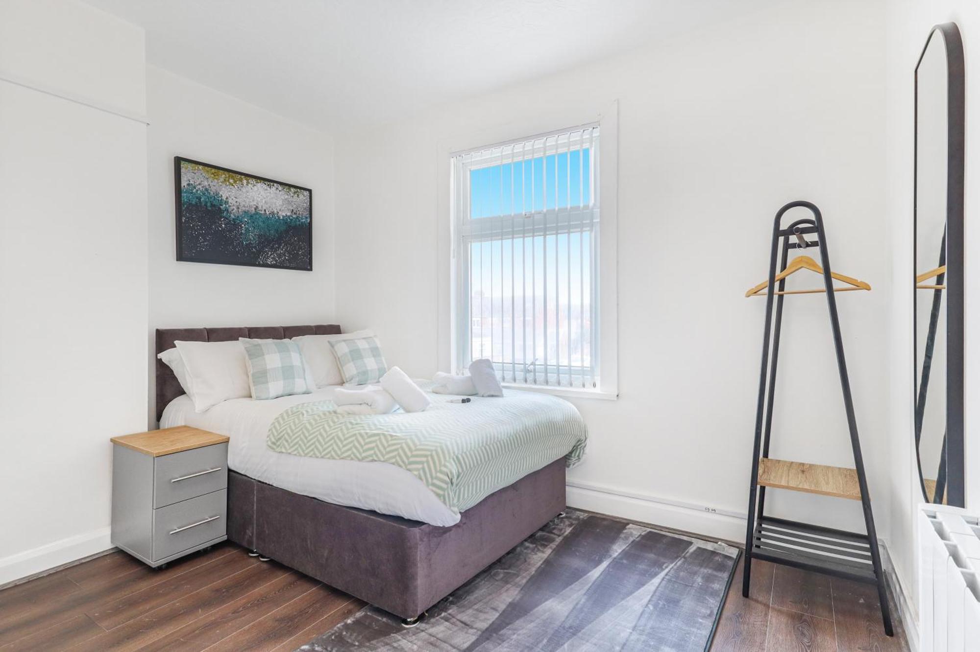 Charming 2 Bed With Fast Wi-Fi Holiday home Coventry