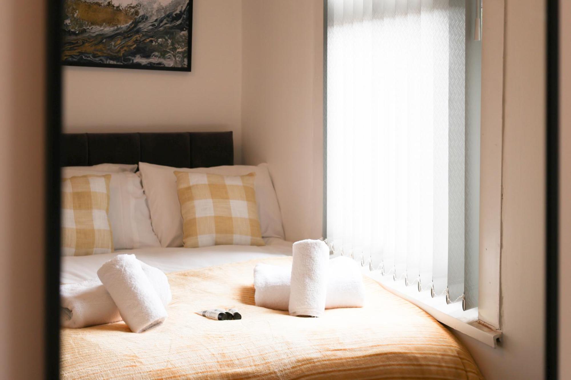 Holiday home Charming 2 Bed With Fast Wi-Fi Coventry