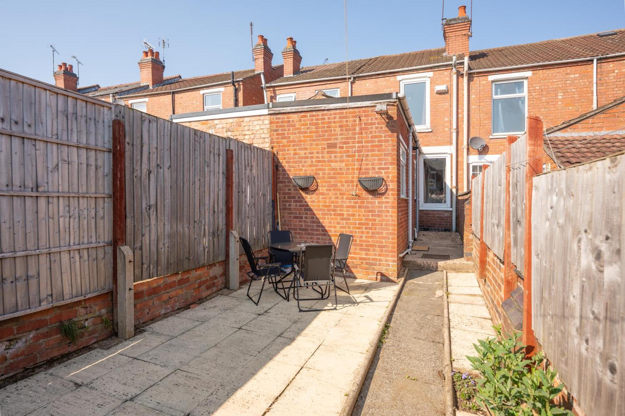 Stylish 3-bed House In With Free Parking
