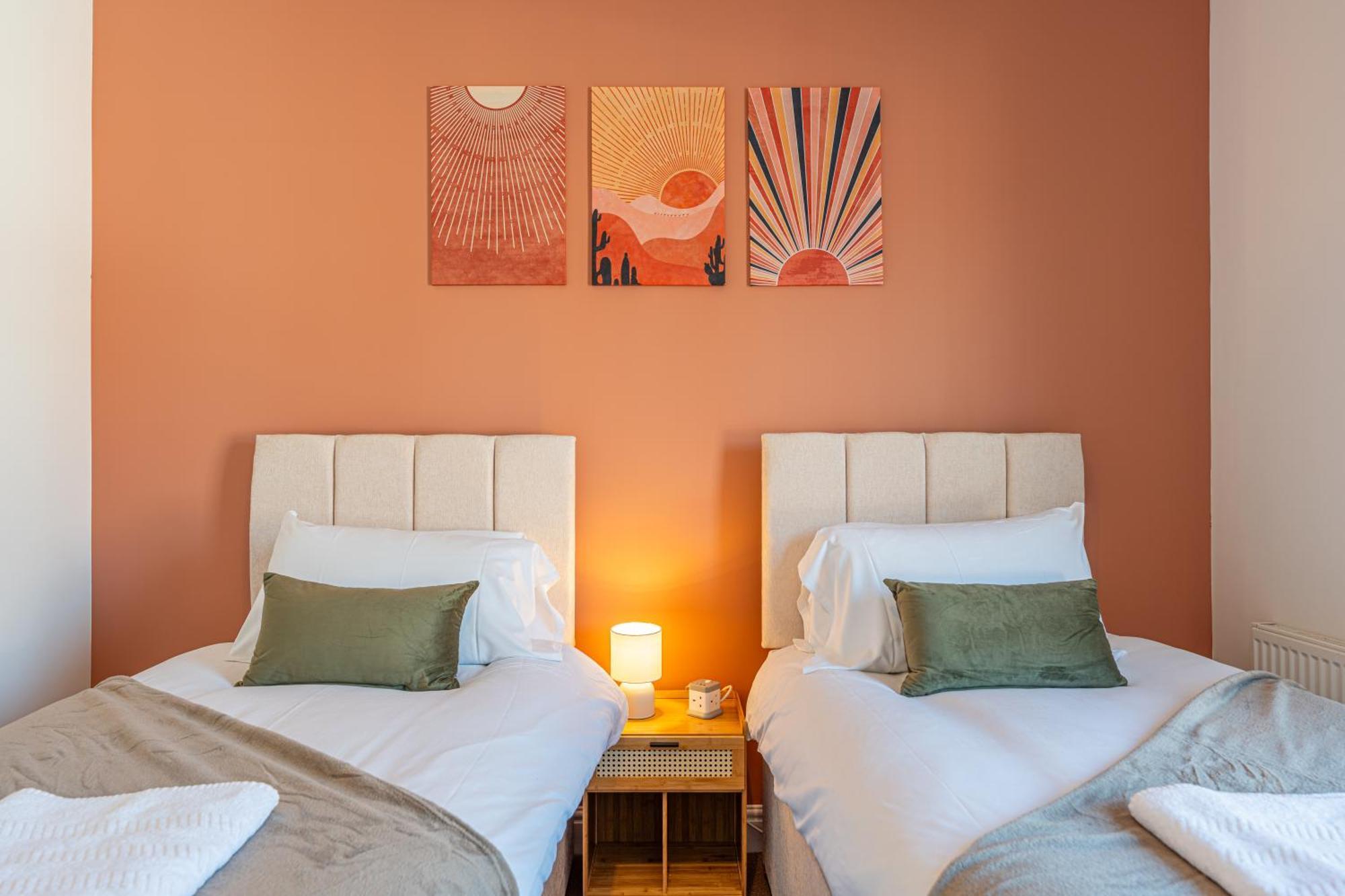 Casa de férias Stylish 3-bed House In With Free Parking *