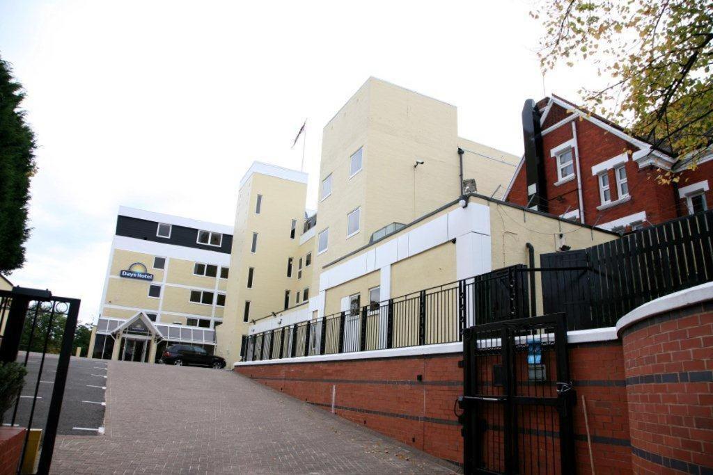 Aston Court Hotel 3*