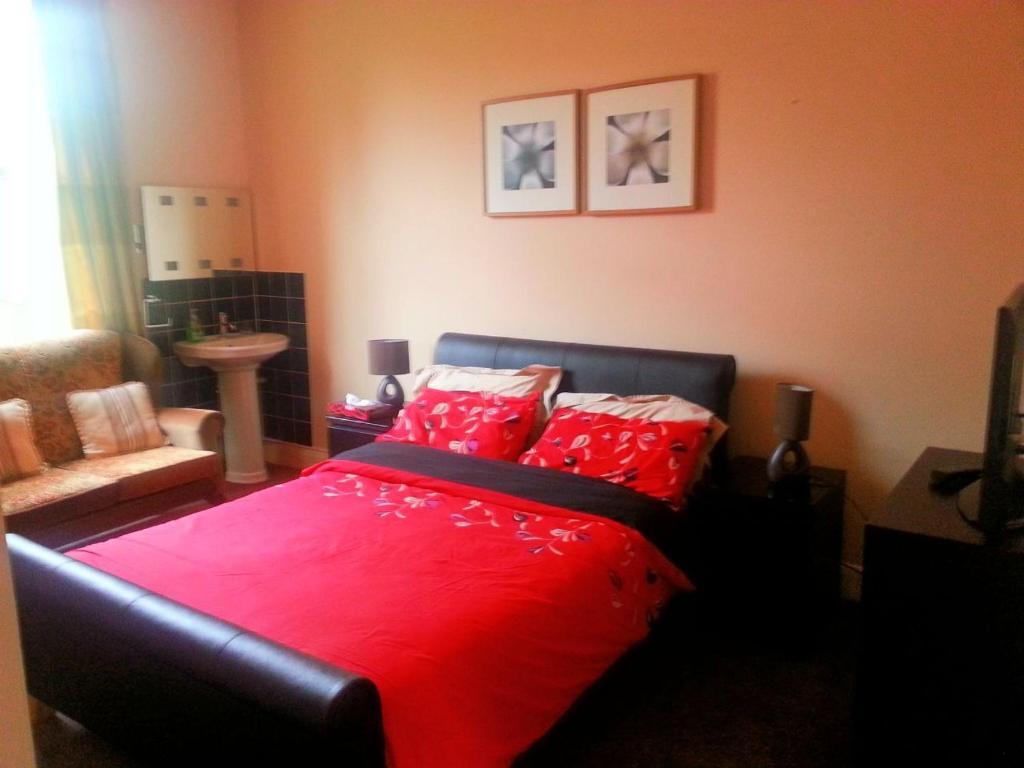 Highcroft 3* Coventry