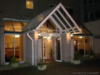 Aston Court Hotel 3*
