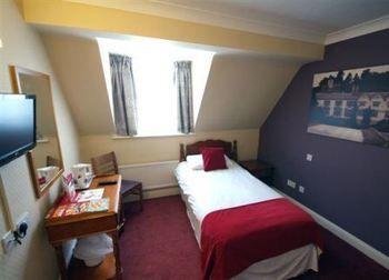 Cocked By Greene King Hotel