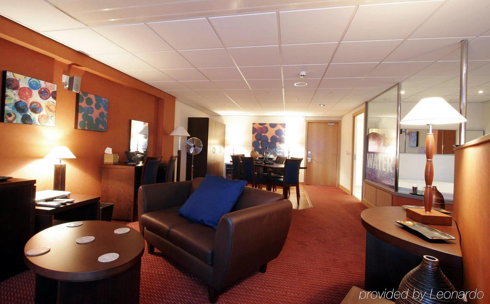 Doubletree By Hilton Building Society Arena 4*