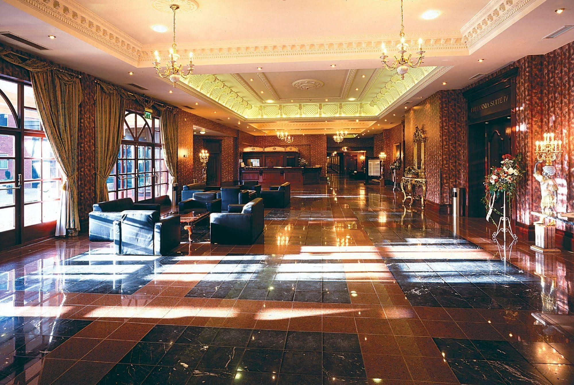 Royal Court & 3*