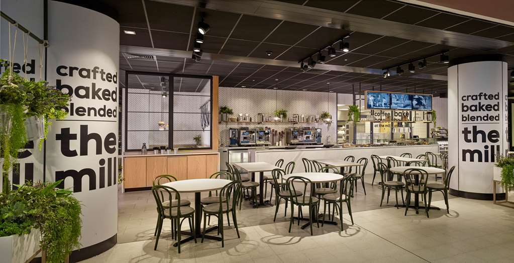 Doubletree By Hilton Building Society Arena Hotel 4*