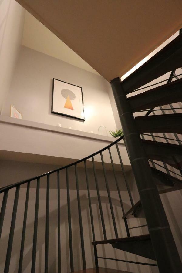 4b Loft Penthouse Industrial Decor With Canal & Views Apartment *