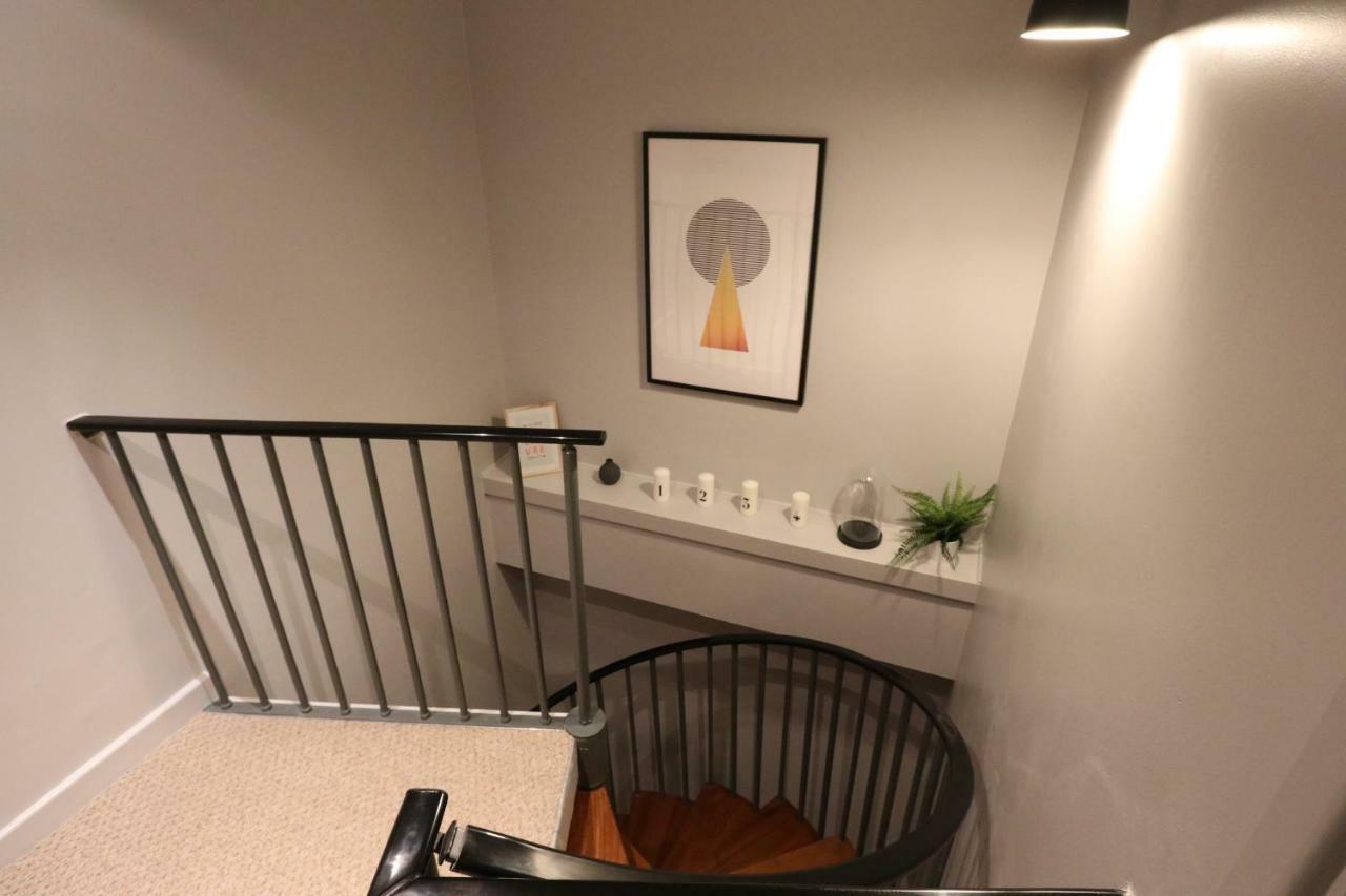 Apartment 4b Loft Penthouse Industrial Decor With Canal & Views *
