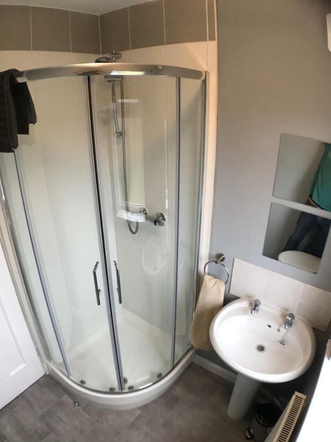 Wyken House - 3 Bedroom House - Sleeps 5 *