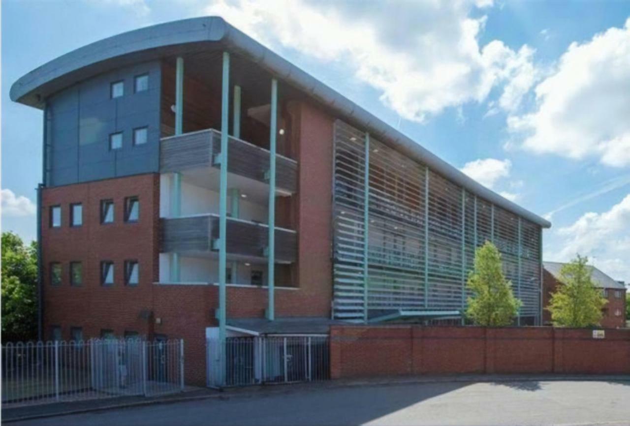 Apartment 4b Loft Penthouse Industrial Decor With Canal & Views Coventry