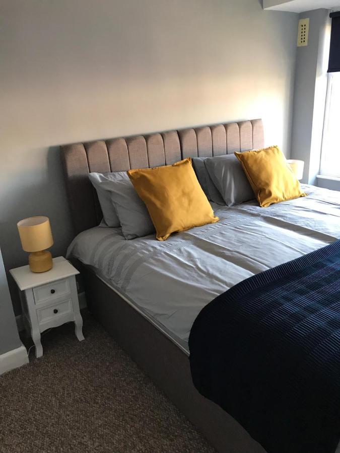 Wyken House - 3 Bedroom House - Sleeps 5 *