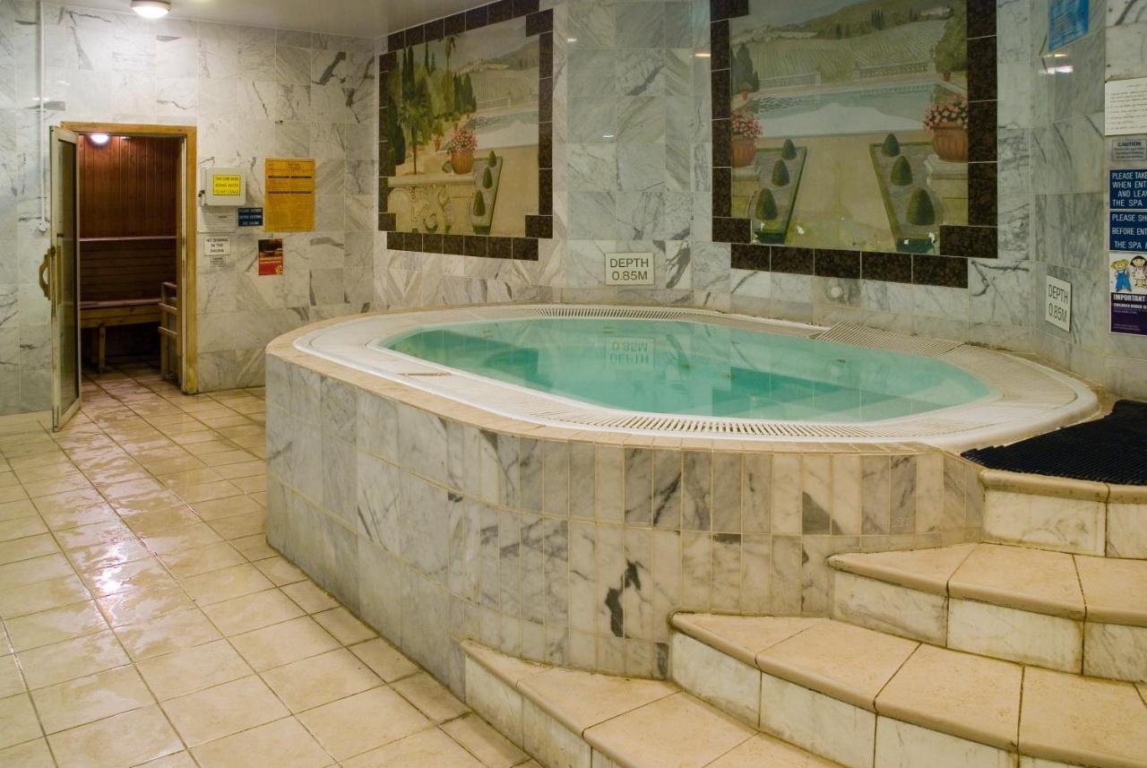 Royal Court & Hotel 3*