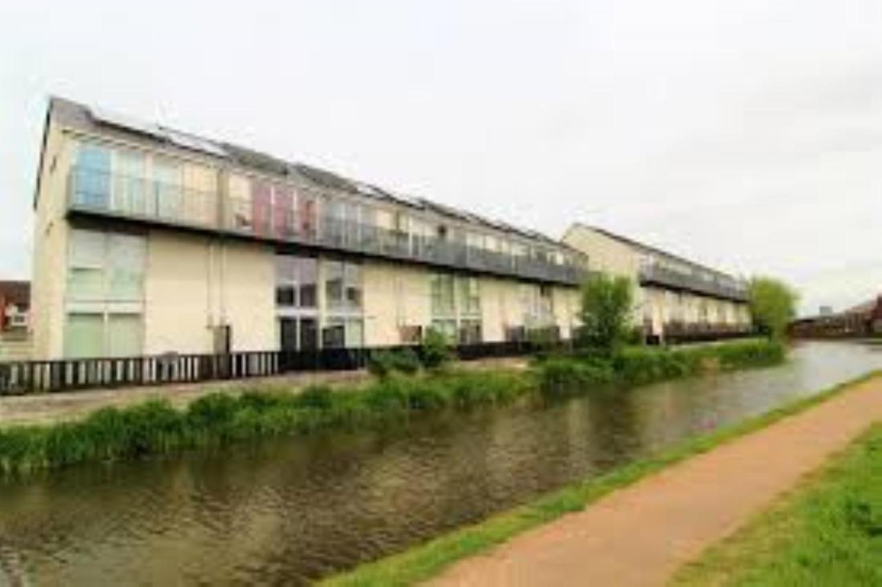 Ecohome On The Canal In A Historic Site Near Coventry
