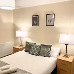 Superior Two-Bed Apartment With Free Parking, Cv1 Coventry