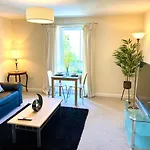 Superior Two-Bed Apartment With Free Parking, Cv1 Coventry