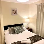 Superior Two-Bed Apartment With Free Parking, Cv1 Coventry