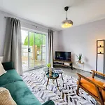 Coventry Contemporary House, M6, Cbs Arena - Ricoh, Private Parking, Sleeps 5, By Empower Homes
