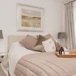Brand New! Contemporary 2-Bed Flat - Sleeps 4 - Free Parking