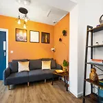 7 Bedroom House Ensuite Rooms, Fully Equipped Kitchen, Free Wifi, Tvs In All Rooms City Centre Close To A46 Inspire Homes