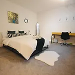 Stunning 3-Bed Ground Floor Apartment In Coventry