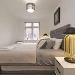 Just Launched! Stylish 2-Bed Flat - Sleeps 6 - Free Parking