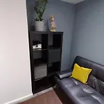 Charming 1-Bed Apartment In Coventry