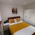 Charming 1-Bed Apartment In Coventry