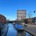 Coventry Waterside Luxury Apartment