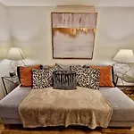 Stunning Luxury Serviced Apartment Next To City Centre With Free Parking - Contractors & Relocators