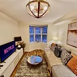 Stunning Luxury Serviced Apartment Next To City Centre With Free Parking - Contractors & Relocators