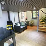 A104 Bright Modern Loft