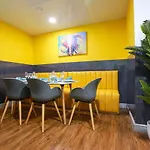 A104 Bright Modern Loft